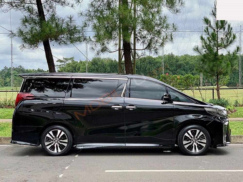 Mobil Toyota Alphard 2015