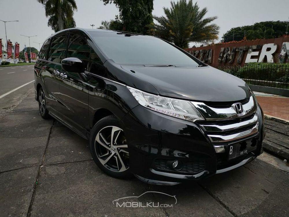 Mobil Honda Odyssey 2015