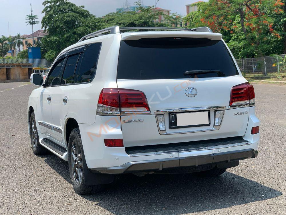 Mobil Lexus LX 2014