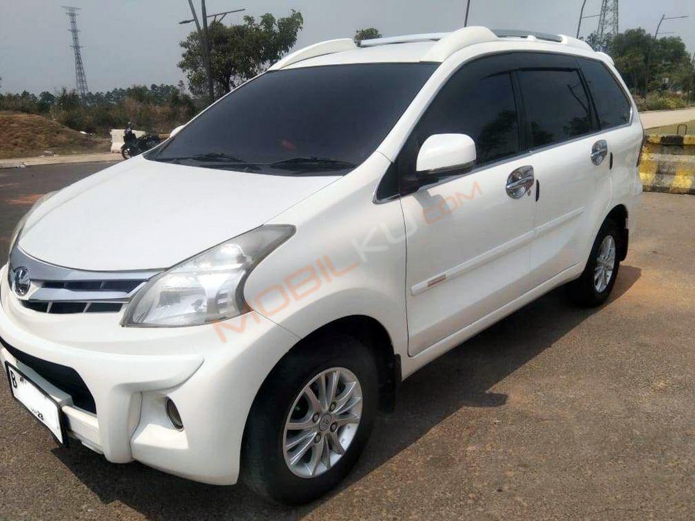 Mobil Daihatsu Xenia 2013