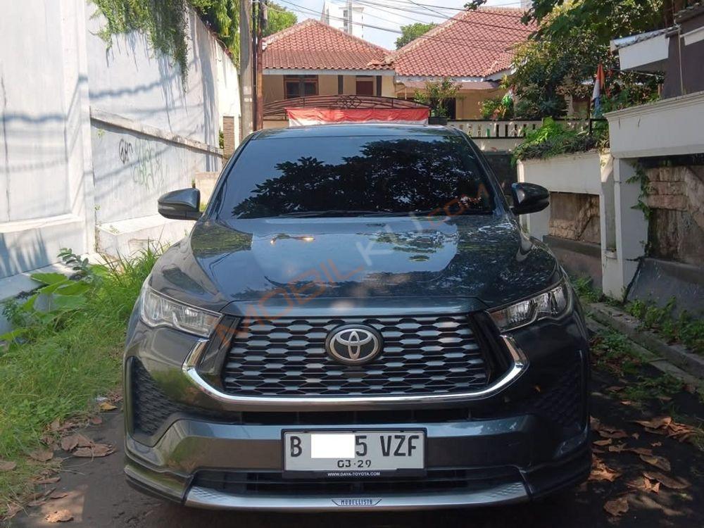 Mobil Toyota Kijang Innova 2023
