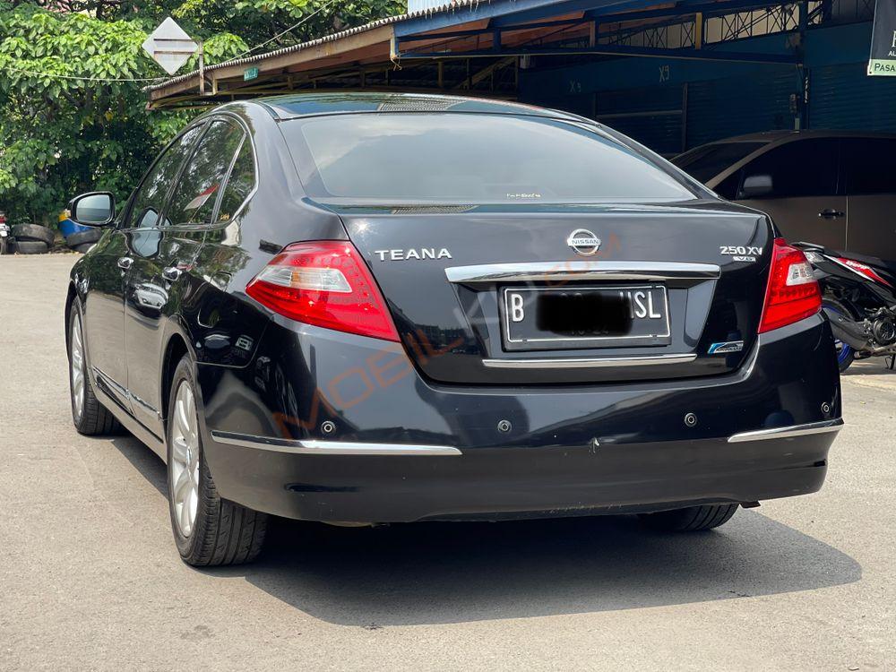 Mobil Nissan Teana 2010