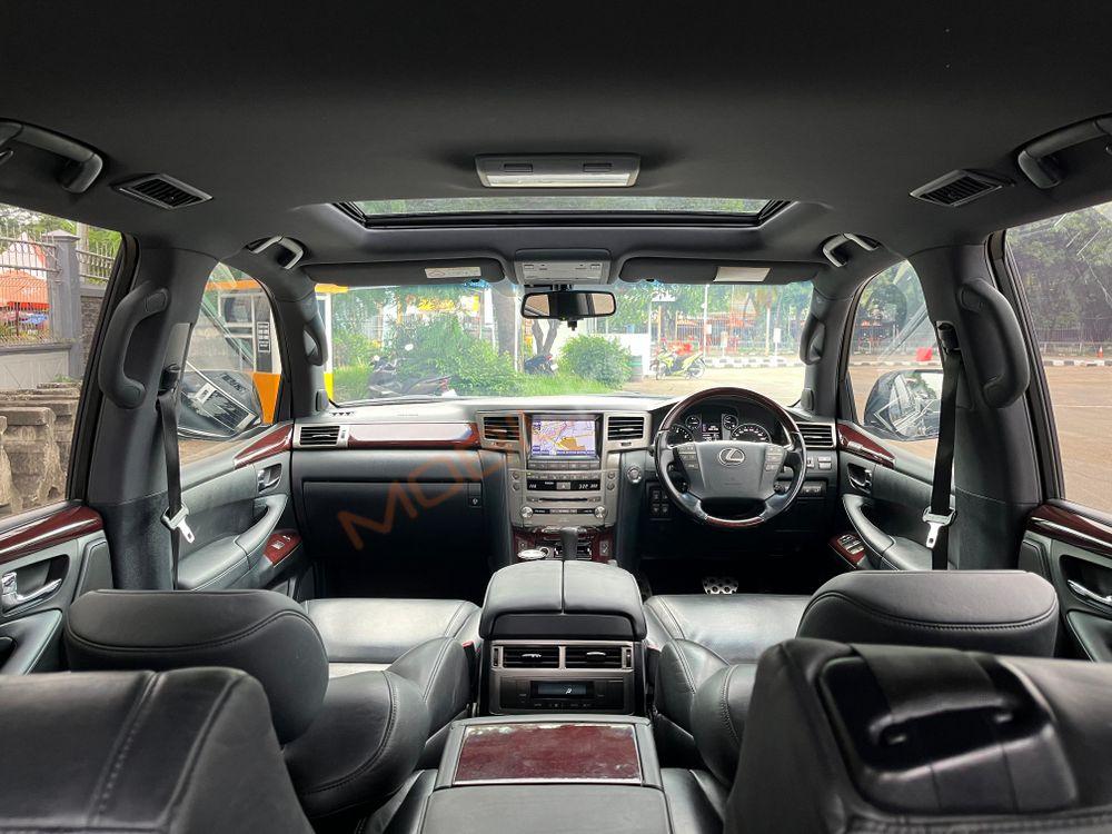 Mobil Lexus LX 2015