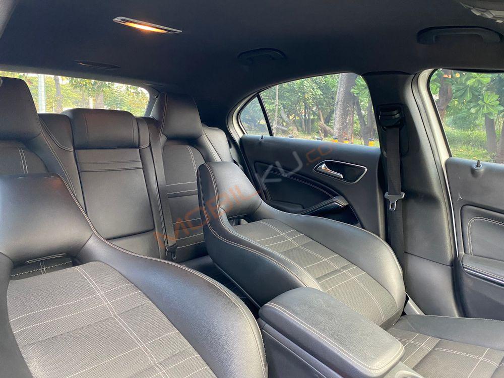 Mobil Mercedes-Benz A-Class 2013