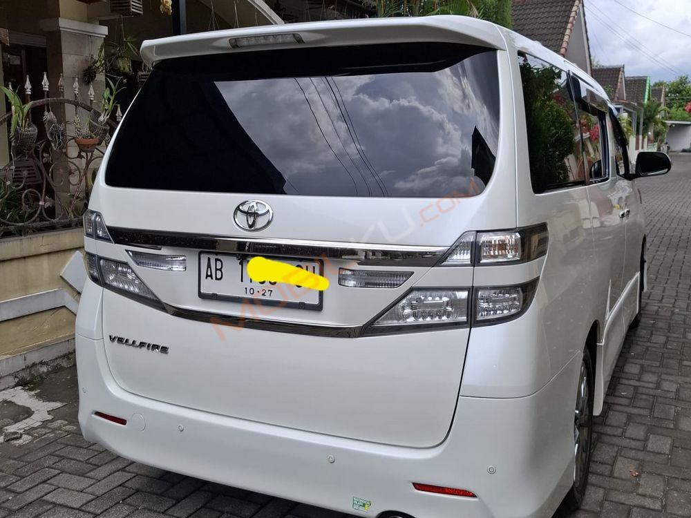 Mobil Toyota Vellfire 2013