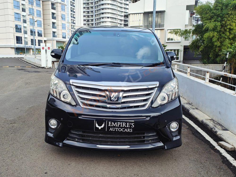 Mobil Toyota Alphard 2014