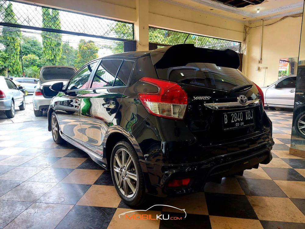 Mobil Toyota Yaris 2016