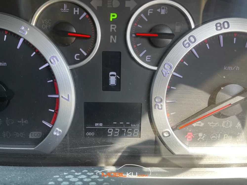 Mobil Toyota Alphard 2010