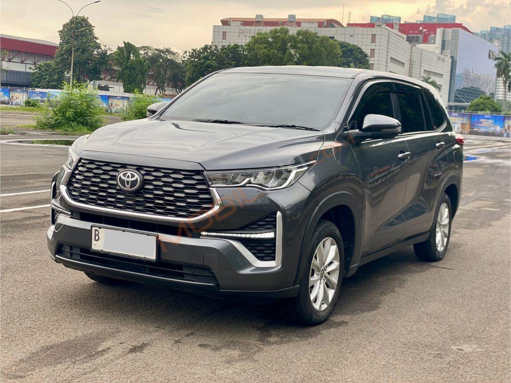 Mobil Toyota Kijang Innova 2024