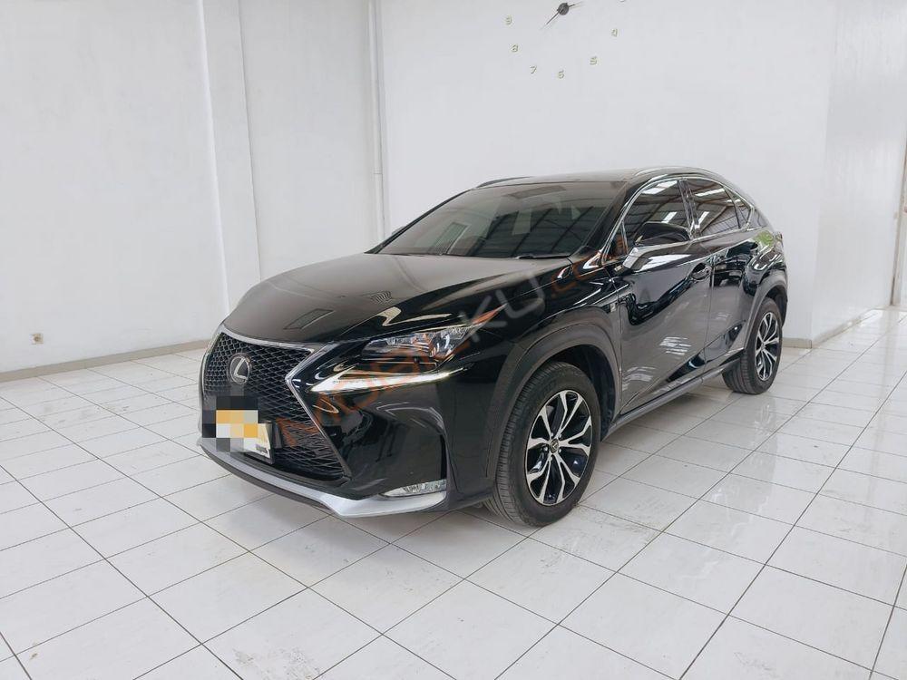 Mobil Lexus NX 2017