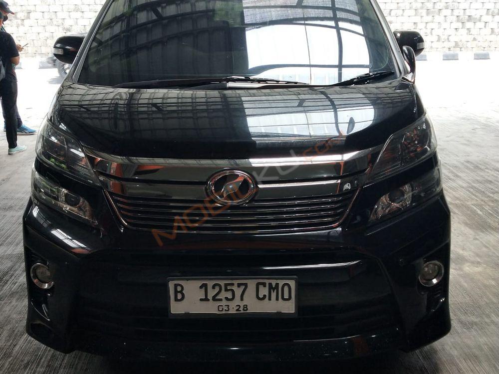 Mobil Toyota Vellfire 2013