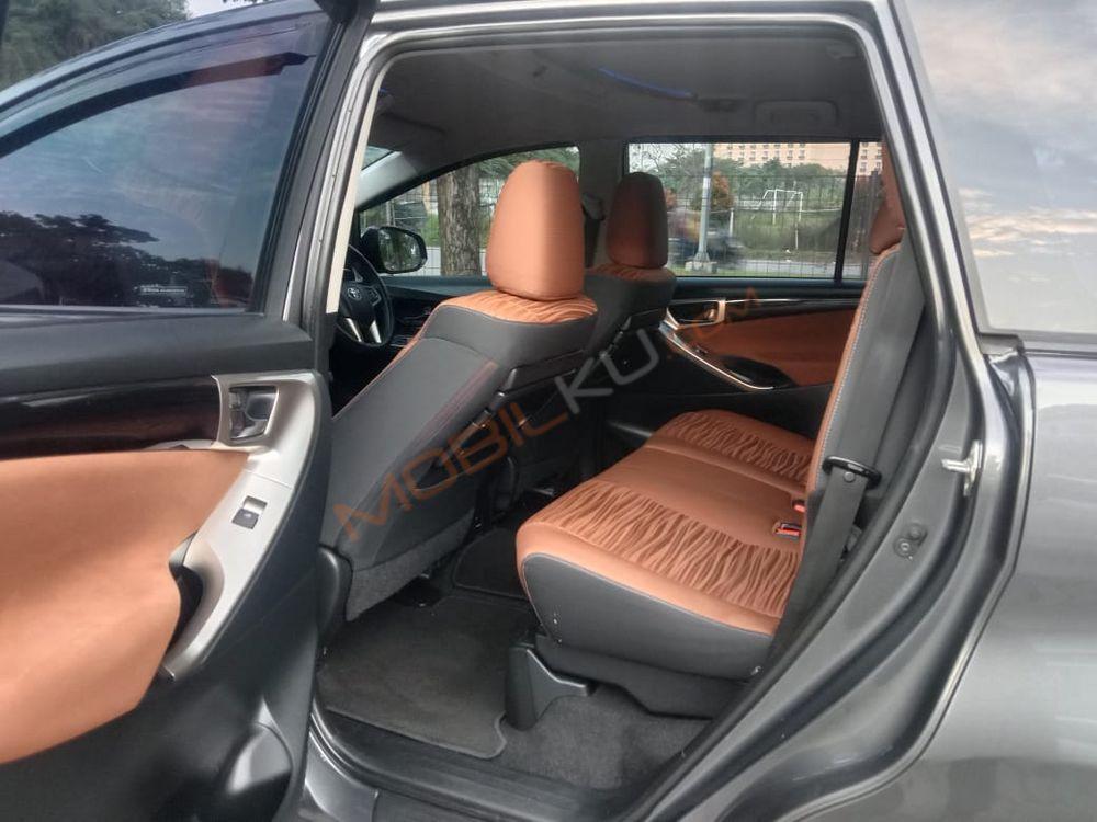 Mobil Toyota Kijang Innova 2016