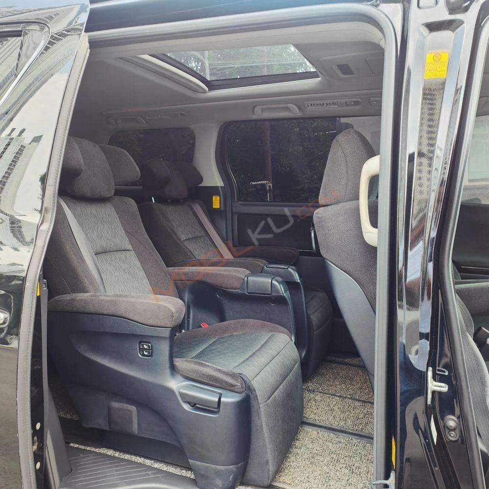 Mobil Toyota Alphard 2014