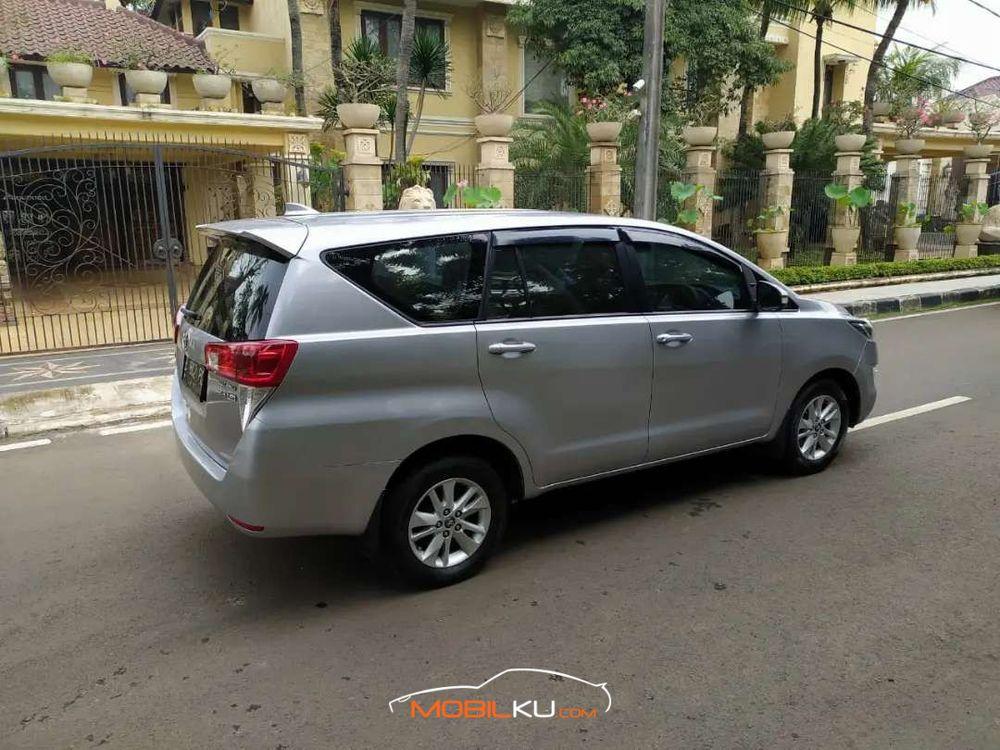 Mobil Toyota Kijang Innova 2016