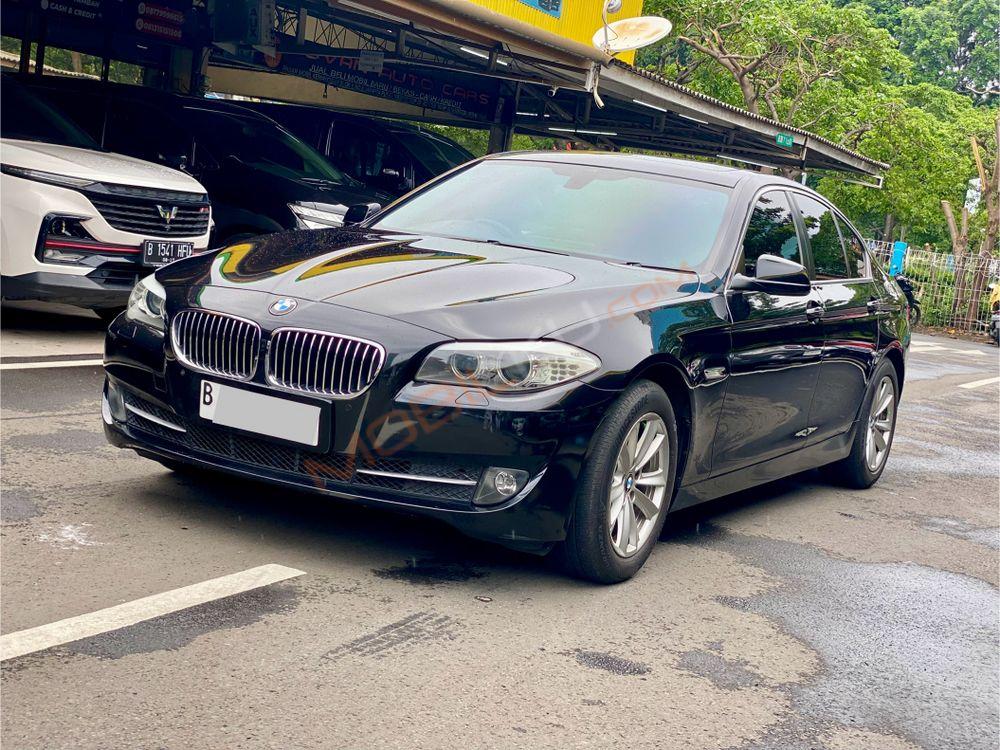Mobil BMW 5 Series 2012