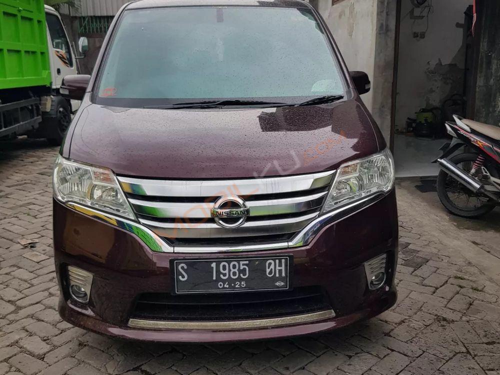 Mobil Nissan Serena 2014