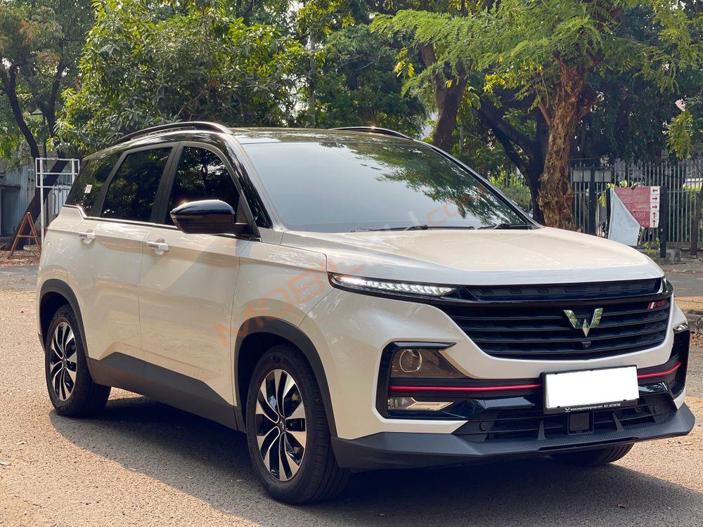 Mobil Wuling Almaz 2022