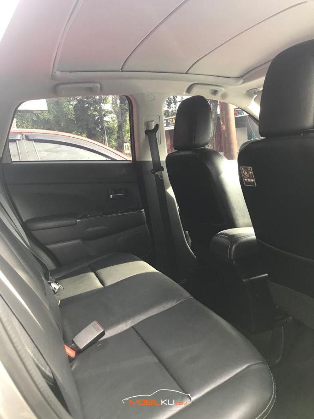 Mobil Mitsubishi Outlander Sport 2014