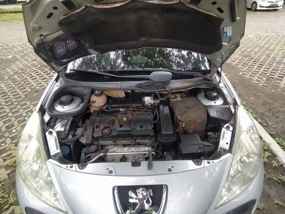 Mobil Peugeot 207 2012