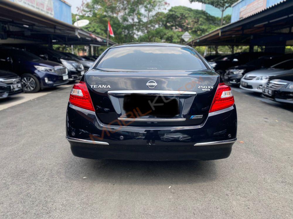 Mobil Nissan Teana 2010