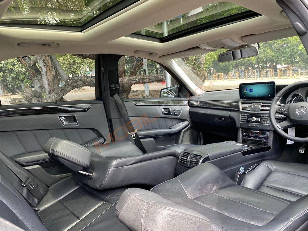 Mobil Mercedes-Benz E-Class 2011