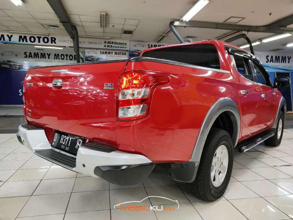 Mobil Mitsubishi Triton 2016