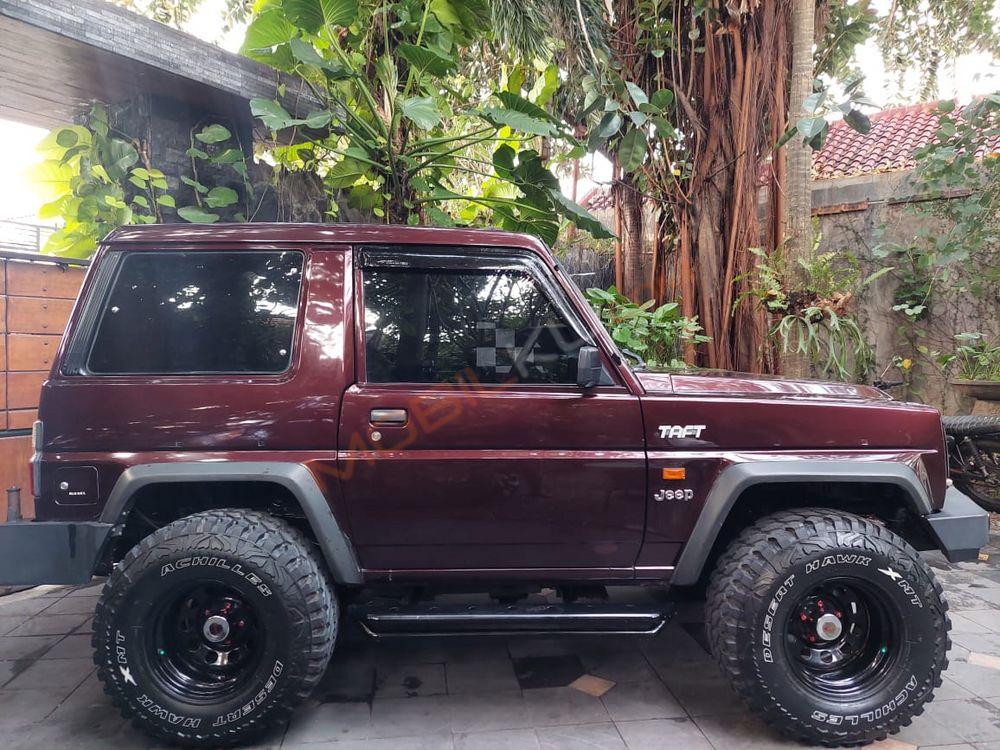 Mobil Daihatsu Taft 1998