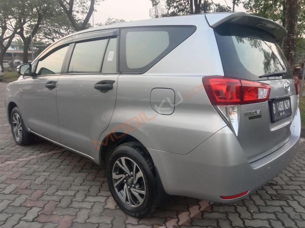 Mobil Toyota Kijang Innova 2021