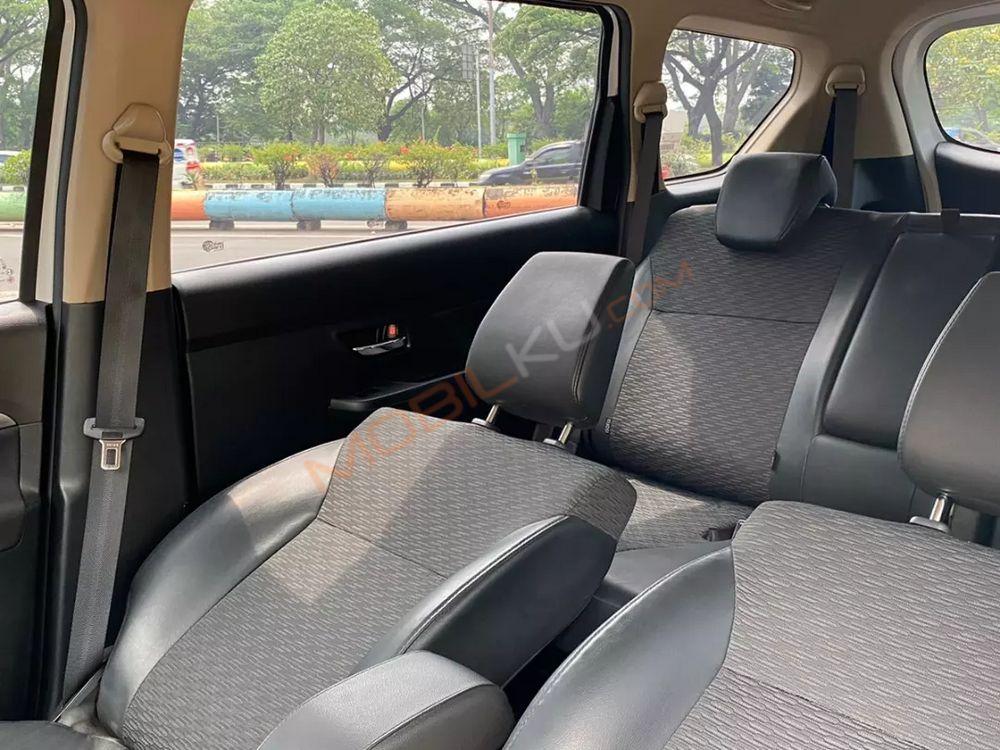 Mobil Suzuki XL7 2022