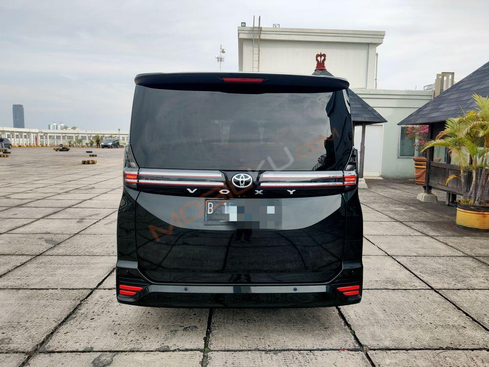 Mobil Toyota Voxy 2022