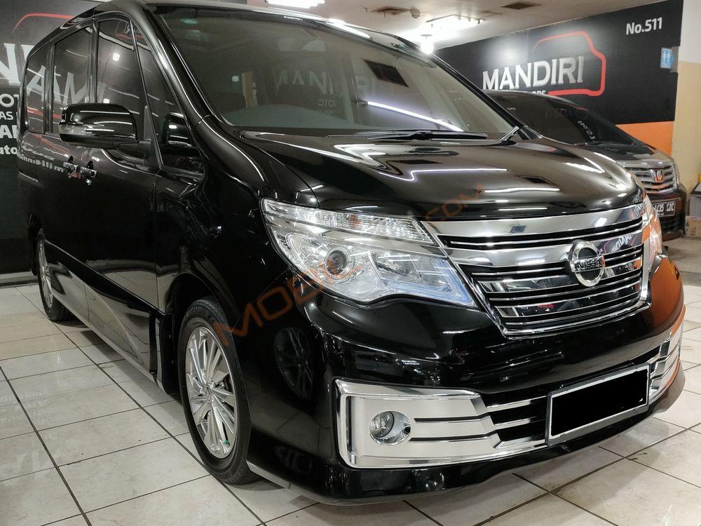 Mobil Nissan Serena 2016