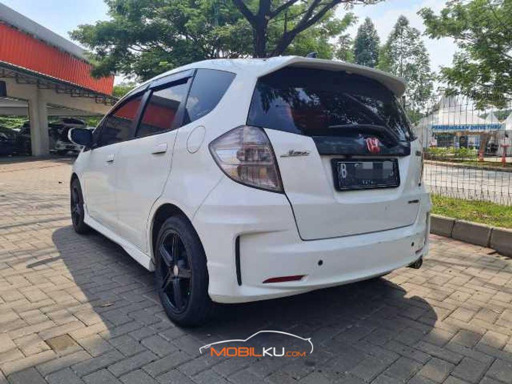 Mobil Honda Jazz 2013