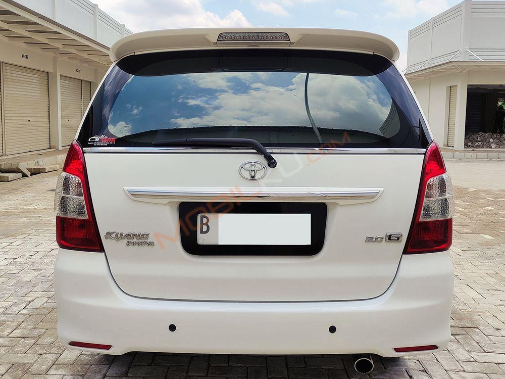 Mobil Toyota Kijang Innova 2013