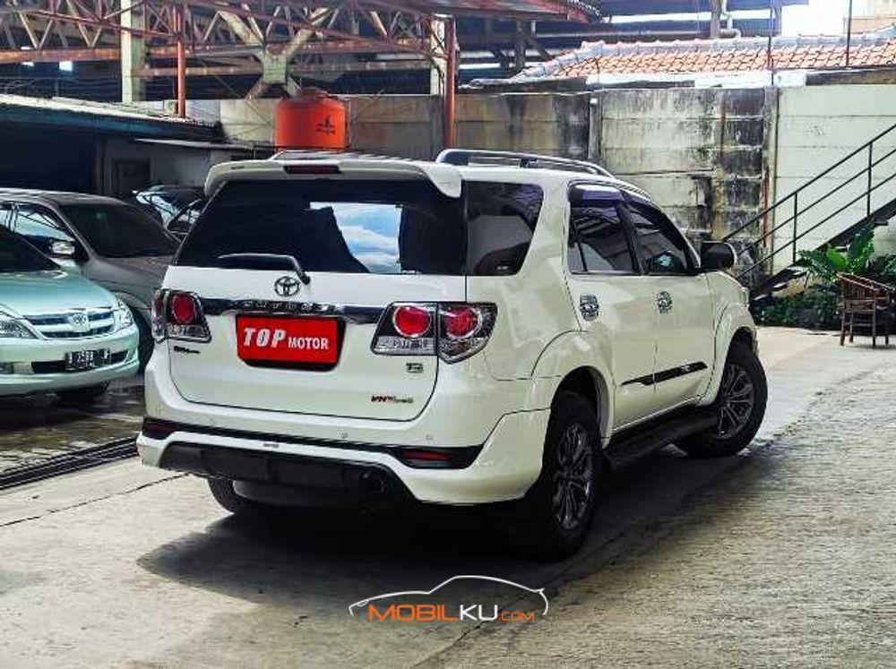 Mobil Toyota Fortuner 2015