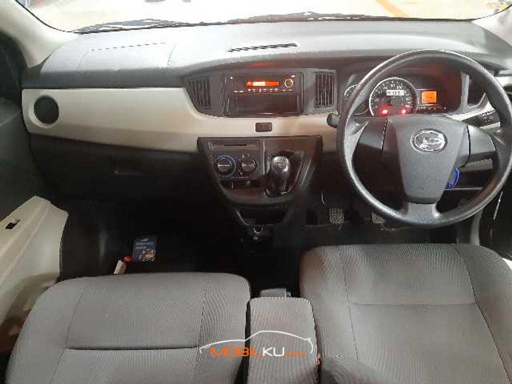 Mobil Daihatsu Sigra 2018