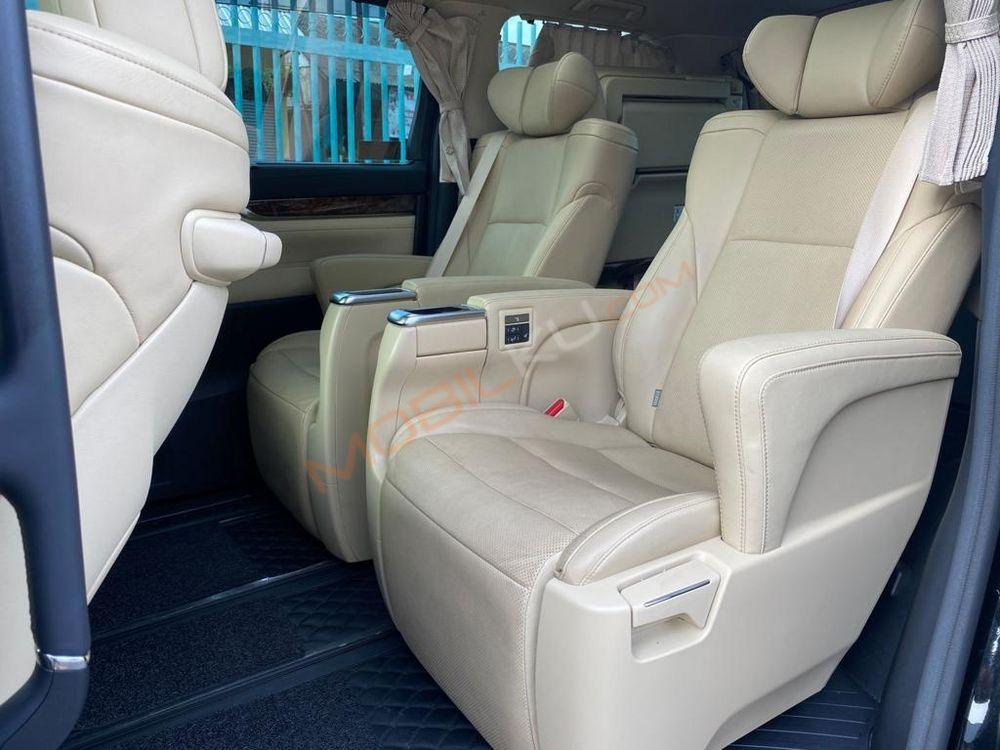 Mobil Toyota Alphard 2020