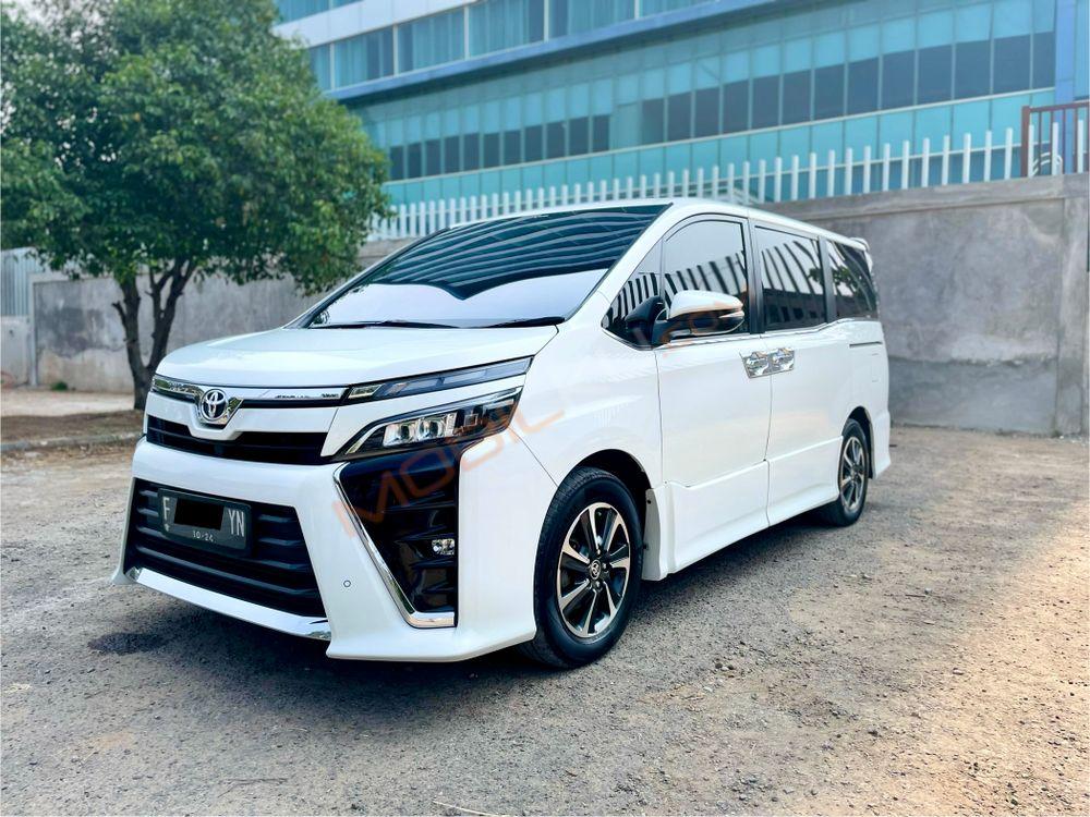 Mobil Toyota Voxy 2019