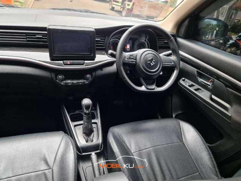 Mobil Suzuki XL7 2020