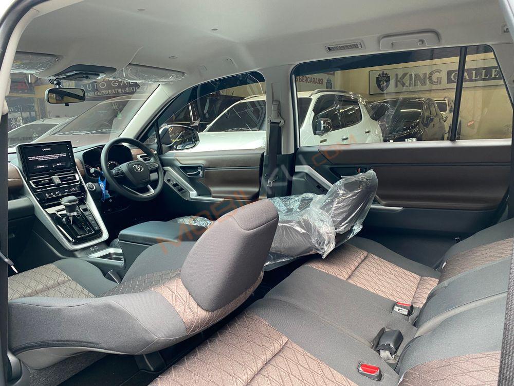 Mobil Toyota Kijang Innova Zenix 2023