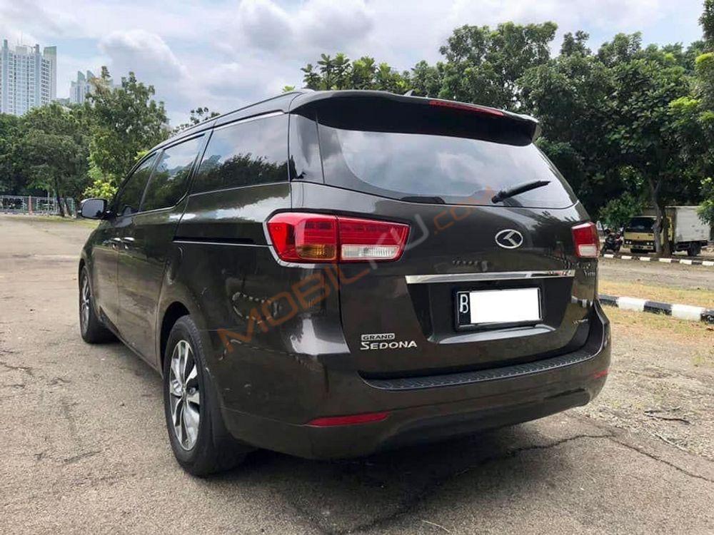 Mobil Kia Sedona 2017