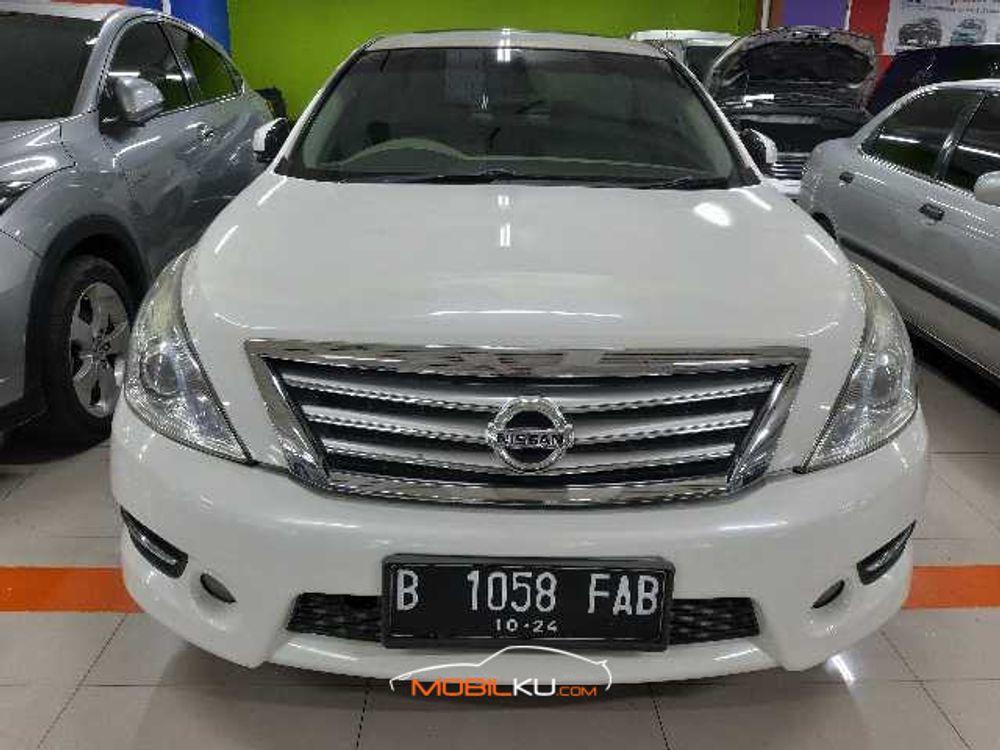 Mobil Nissan Teana 2013
