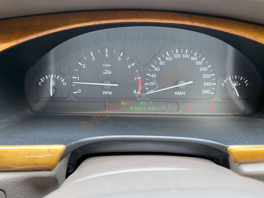Mobil Jaguar S-Type 2001