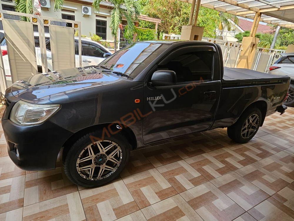 Mobil Toyota Hilux 2013