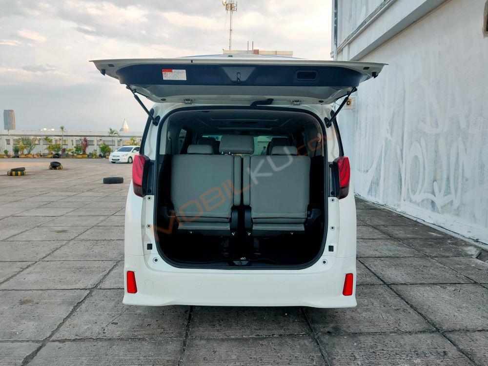 Mobil Toyota Alphard 2015
