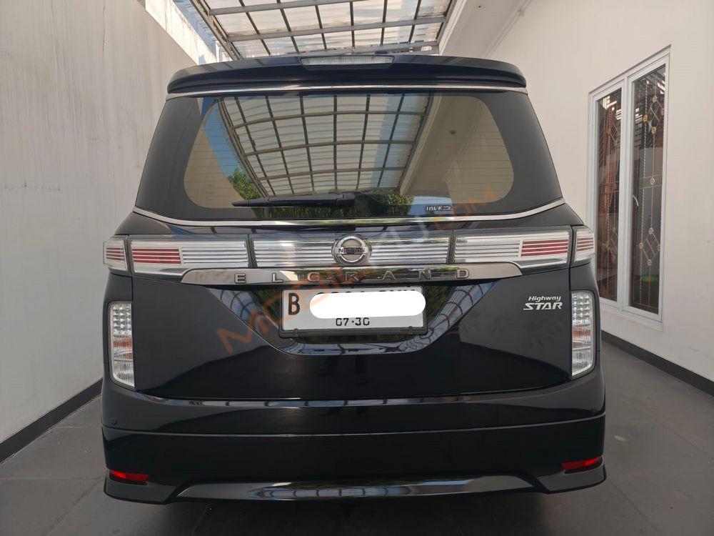 Mobil Nissan Elgrand 2017
