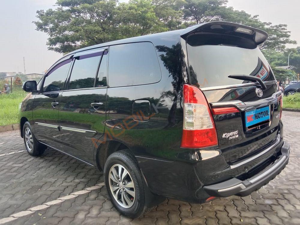 Mobil Toyota Kijang Innova 2015