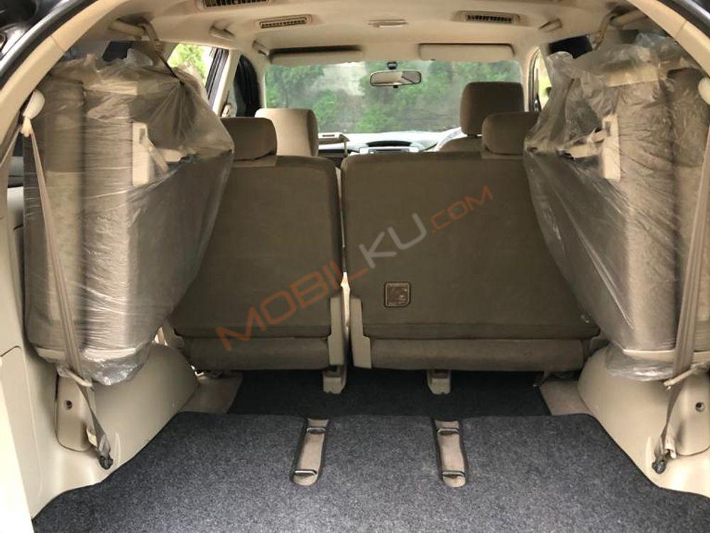 Mobil Toyota Kijang Innova 2012