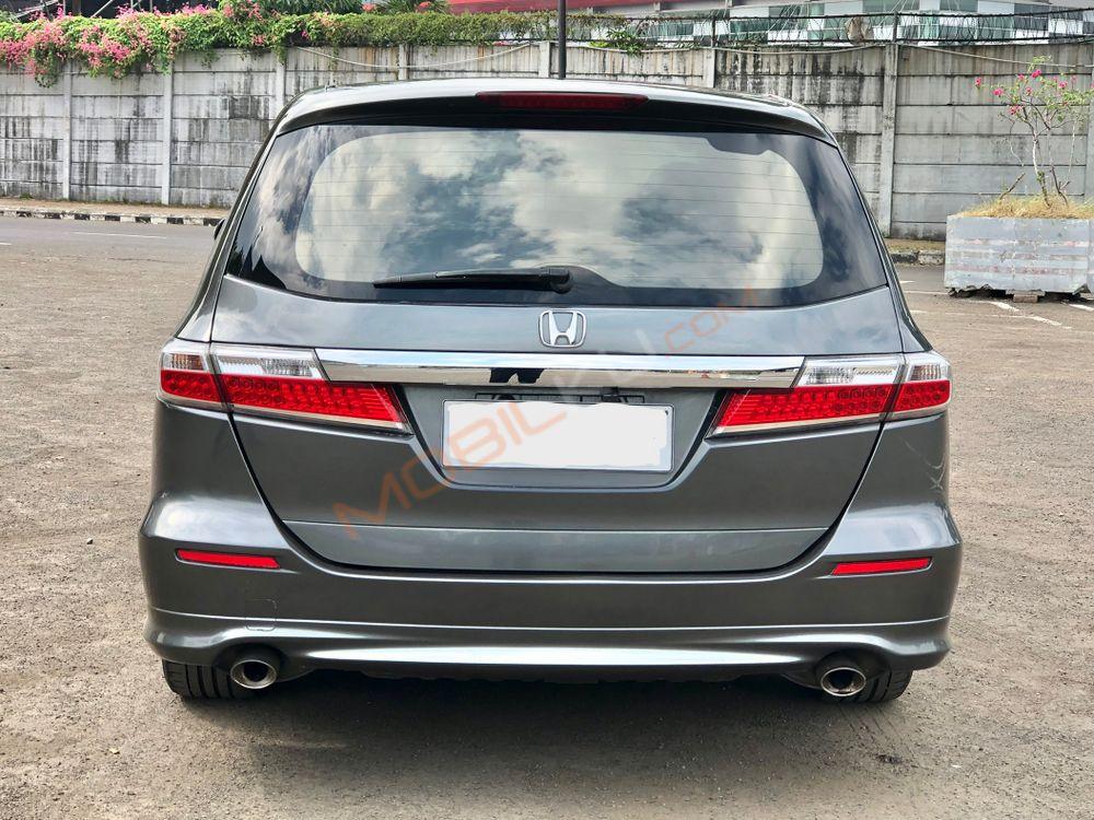 Mobil Honda Odyssey 2012