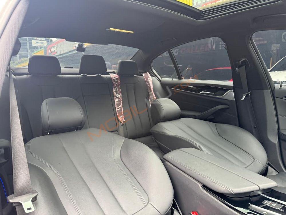 Mobil BMW 5 Series 2020
