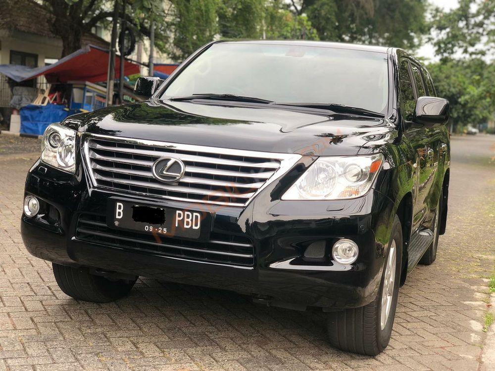 Mobil Lexus LX 2010